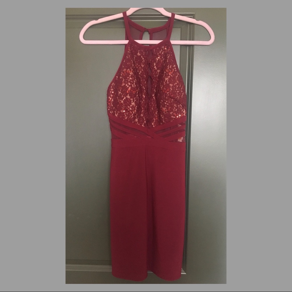 MOVING SALE - NWT Merlot Sequined Lace Halter Dress 💃